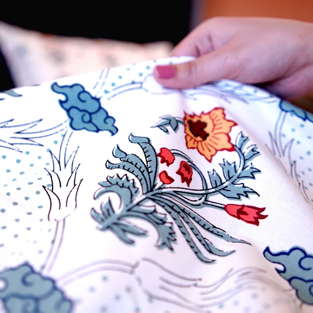 SENORA Rosy Floral Bedsheet