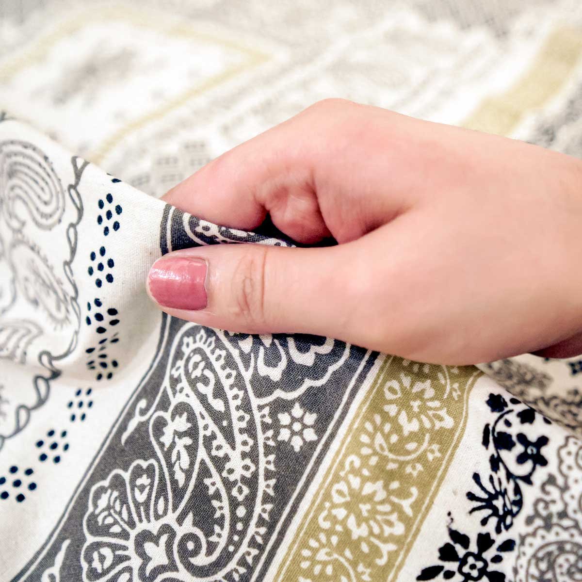 SENORA 180 TC Cotton King Size Bedsheet Cream Grey Mustard Ornamental Print with 2 Pillow Covers