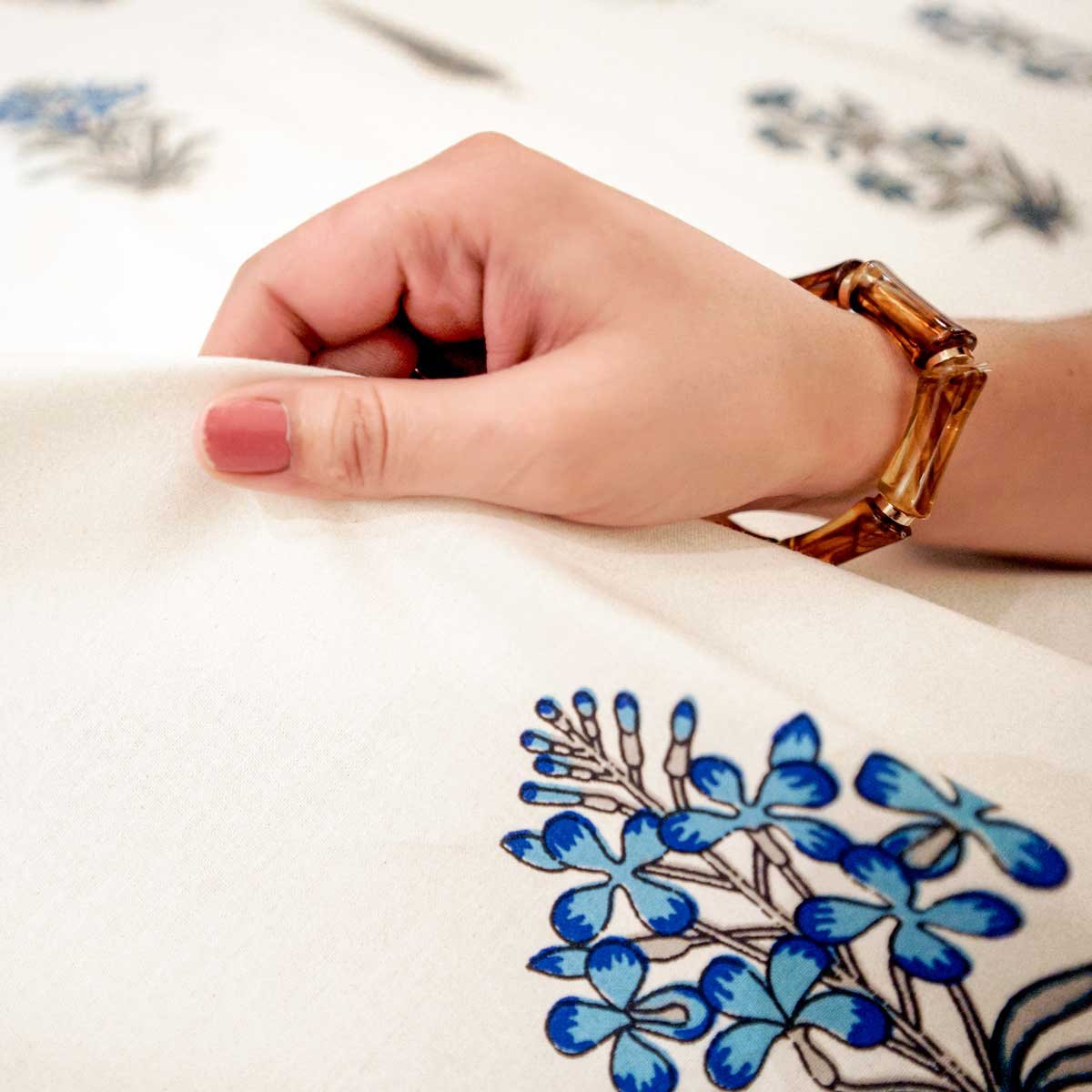 SENORA 180 TC Cotton King Size Bedsheet Cream Blue Floral Print with 2 Pillow Covers SENORA 180 TC Cotton King Size Bedsheet Cream Blue Floral Print with 2 Pillow Covers