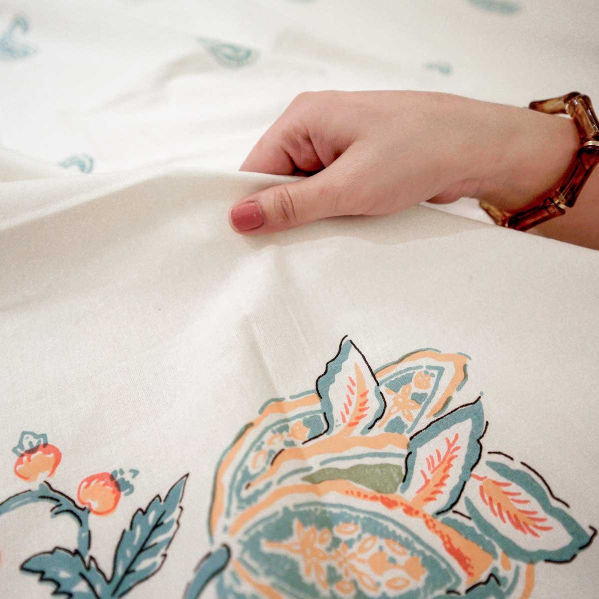 senora-sky-blue-white-king-size-cotton-bedsheet-set